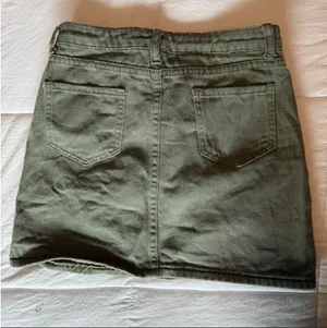 Amazon Green Cargo Skirt thumbnail 2