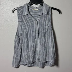 Hollister Women Gray Stripes Sleeveless‎ Button Down Shirt size L. thumbnail 2