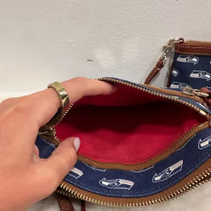 Dooney & Bourke Seattle Seahawks NFL Navy Logo Crossbody and Wristlet Set! thumbnail 7