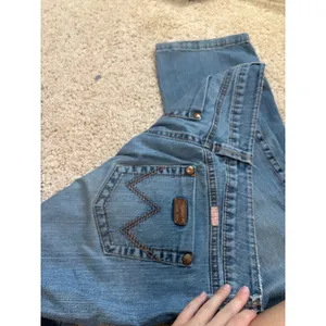 y2k mcbling Wrangler Premium Patch Low Rise Jeans Medium Wash Straight Leg 14x34 thumbnail 3