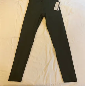 New Girlfriend Collective Compressive Leggings Belt Loops High Rise Raisin Med thumbnail 1