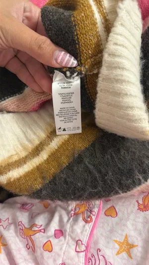 Boutique sweater thumbnail 5