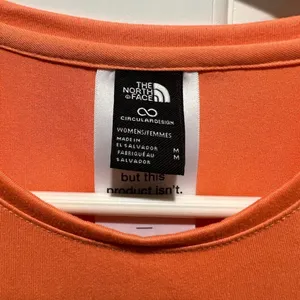 Women’s The North Face Orange Shirt Size Medium thumbnail 3
