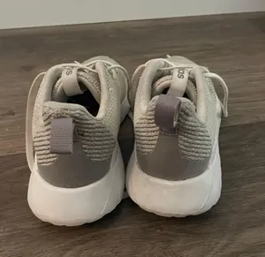 Adidas Tennis Shoes thumbnail 2