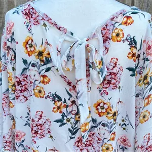 Lavish Woman’s Plus Size Floral Print Bell Sleeve Blouse Size 3X thumbnail 7