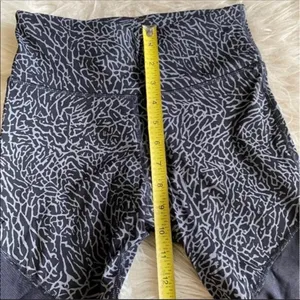 Alo Varley leggings elephant print thumbnail 3