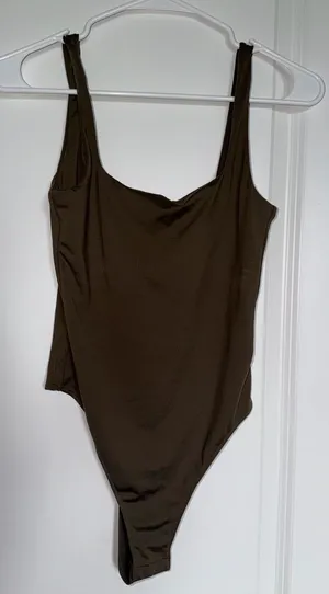 H&M Scoop Neck Bodysuit thumbnail 1
