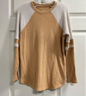 American Eagle Tan and Ivory Long Sleeve Waffle Knit Top - Size Small - VGUC thumbnail 1