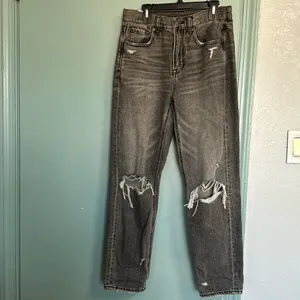 American Eagle Gray Distressed Mom Jeans Size 4 thumbnail 2