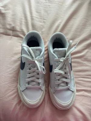 Nike Sneakers thumbnail 4
