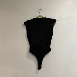Black Ruched Surplice V Neck Sleeveless Bodysuit Sz L thumbnail 8