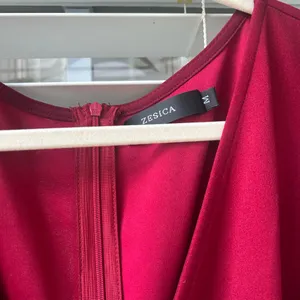 Red semi formal dress Size M thumbnail 2