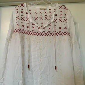 Caroline Hill Adorable tunic top with embroidery - perfect condition! ♥️✨ thumbnail 4