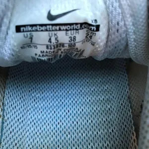 NIke Sneakers White Size 7 thumbnail 3