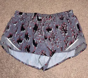 Lululemon Hotty Hot Short 2.5” thumbnail 2