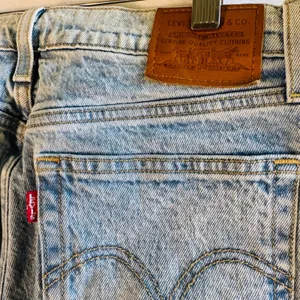Levis‎ Premium Wedgie Straight Leg Jeans Acid Wash Light Blue Denim 27 High Rise thumbnail 13