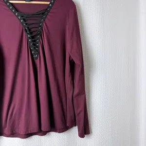 Rue+ Lace Up Grommet Women 2X Burgundy Long Sleeve Edgy‎ Goth V-Neck WitchyShirt thumbnail 5