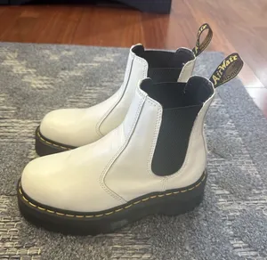 Dr. Martens Boots Chelsea Quad Platform White Leather 2976 Shoe Womens 7/ Mens 6 thumbnail 1