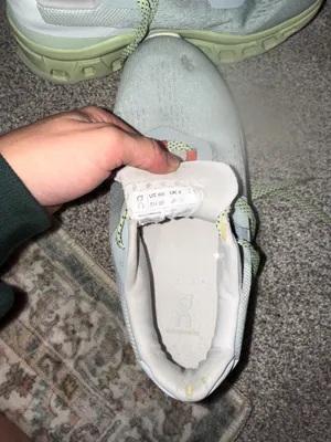 On Cloud Running Shoes Women’s thumbnail 2