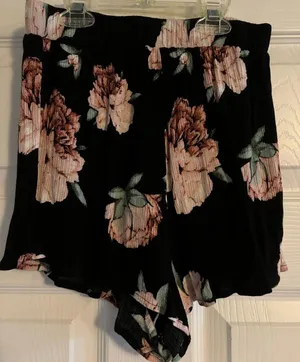 Flowy Women’s shorts in Flower print New! thumbnail 2