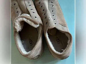 UGG Laela Suede Sneakers Size 9 Cream Beige Tan thumbnail 2
