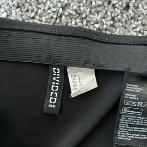 H&M Black Slit Mini Skirt thumbnail 3