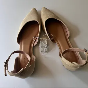 Old Navy Women's Pointy Toe Low Heel Ankle Strap Flats Desert Floor Sz 8 thumbnail 9
