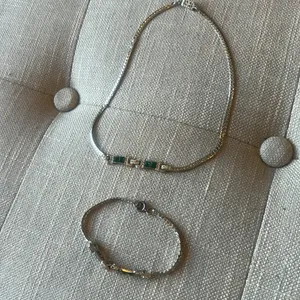 Vintage Silver Toner Faux Emerald Bracelet & Necklace Two Piece Set thumbnail 3