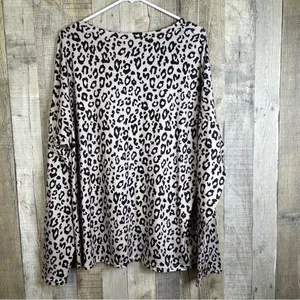 Voxget Animal Print Tan & Black Large V-Neck Long Sleeve V-Neck 1 Chest … thumbnail 2