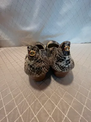 Guess: light natural synthetic print wedge pump size 8m thumbnail 5