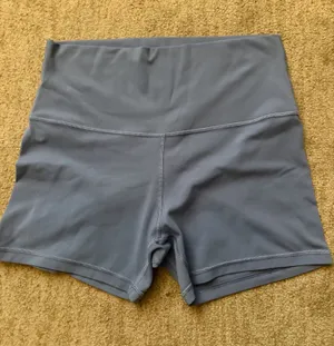 Lululemon Shorts Align 4" High-Rise thumbnail 1
