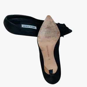 Manolo Blahnik suede accent timeless classic pumps dark gray EUC thumbnail 3