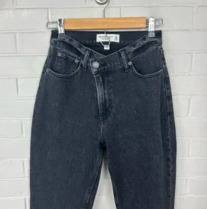 Abercrombie & Fitch Curve Love The 90s Slim Straight Cross Waist Jean Size 24 thumbnail 4