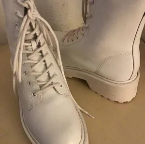 Steve Madden women white leather combat Tornado boots size 6.5 thumbnail 2