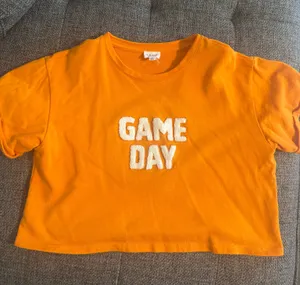 Le lis Game Day tshirt thumbnail 1