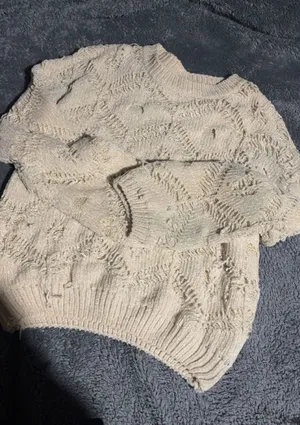 Boutique sweater  thumbnail 1