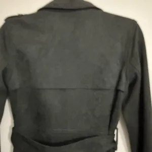 T Tahari Black Faux Leather Belted Trench Coat XS thumbnail 5