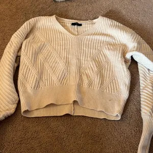 ‎Tahari small cream sweater thumbnail 5