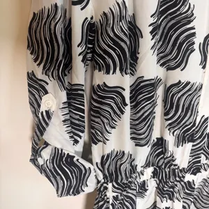 Diane von Furstenberg DVF Deandra Silk Romper Black White Abstract Wave Size 2 thumbnail 6