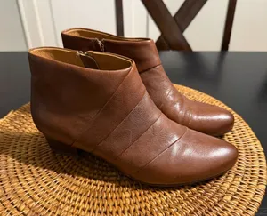 Sofft Womens Brown Leather Pleated Ankle Boots 8.5M 1082100 thumbnail 1