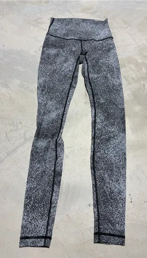 Lululemon gray comfy patterned leggings 6 thumbnail 1
