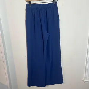 LULULEMON- Noir Pant Woven Gatsby Blue Size 6 thumbnail 4
