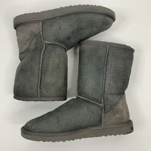 UGG Size 6 Classic Short Boots Australia Gray Suede Leather‎ Sheepskin Women's thumbnail 3