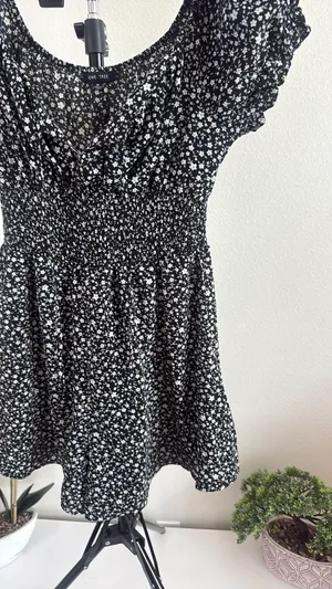 Love Tree Romper Floral Black Women’s thumbnail 4