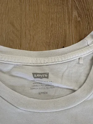 Levi’s White Short Sleeve Tshirt thumbnail 3