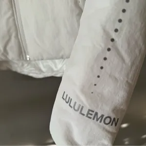 Lululemon Another Mile Puffer Hooded Jacket White Size 4 NWT thumbnail 8