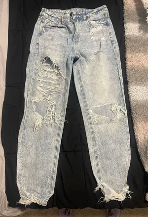 American Eagle Mom Jeans Ripped  thumbnail 1