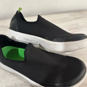 Oofos OOMG EEZEE Low Show Black and white size 7 thumbnail 9