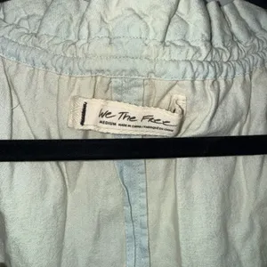 Free People We The Free Blouse Womens M Light Blue Excellent Boho Ruffle Top thumbnail 5