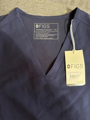 FIGS Casma Three-Pocket Scrub Top thumbnail 2